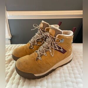 Salomon Women's Size 8.5  Thinsulate  Winter Lined Boots Tan Hiking Outdoors